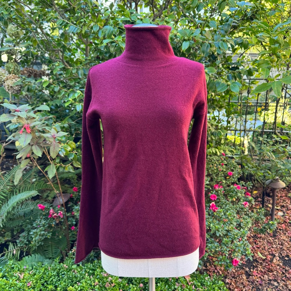 Theory Bell Sleeve Cashmere Sweater Mulberry Sz S